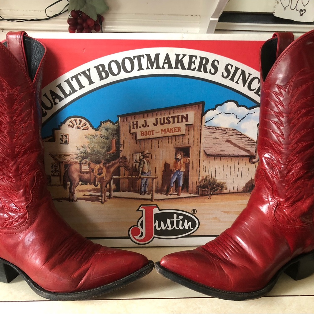 Gorgeous red women’s Justin boots size 7.5